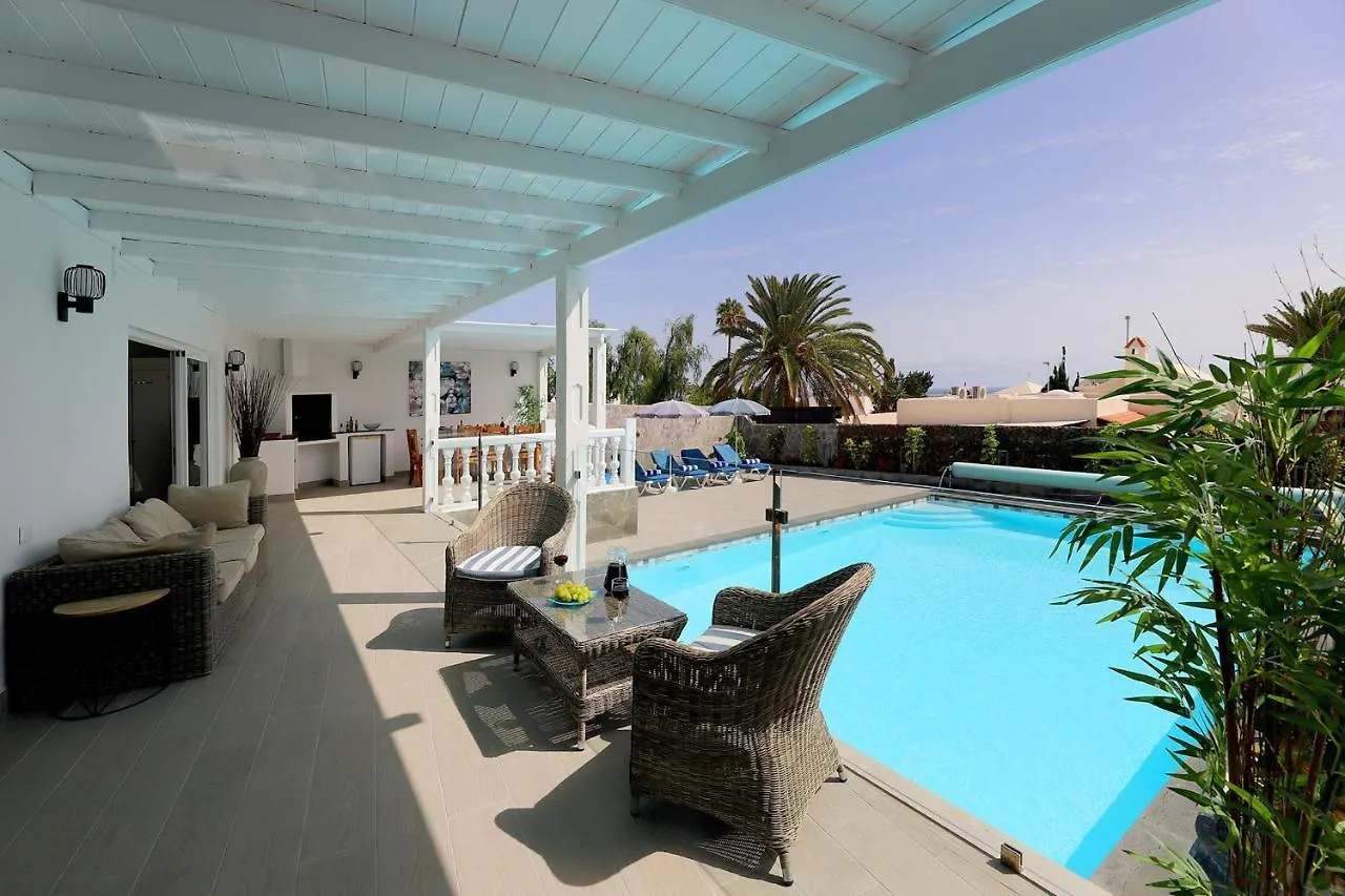Graceful Puerto Del Carmen Villa 5 Bedrooms Villa Vega Del Carmen Distant Sea Views 푸에르토 델 카르멘