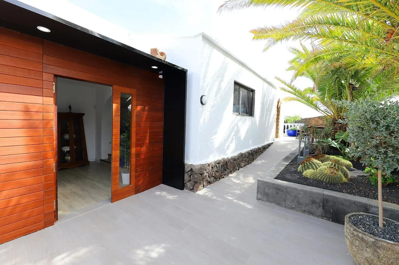 Graceful Puerto Del Carmen Villa 5 Bedrooms Villa Vega Del Carmen Distant Sea Views 0*, 푸에르토 델 카르멘 스페인