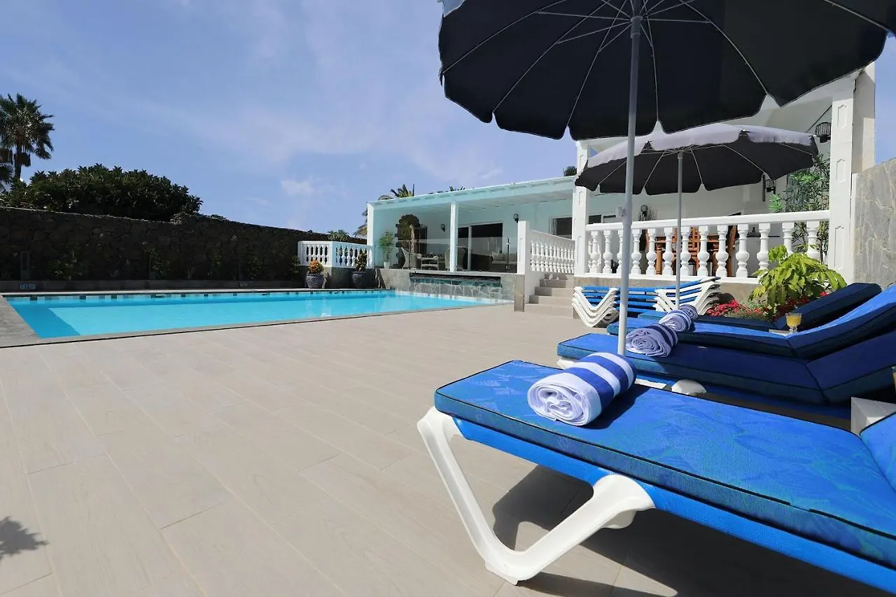 Graceful Puerto Del Carmen Villa 5 Bedrooms Villa Vega Del Carmen Distant Sea Views 스페인