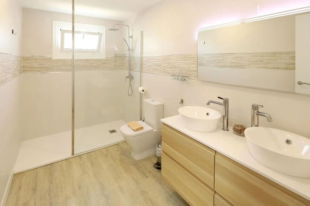 Graceful Puerto Del Carmen Villa 5 Bedrooms Villa Vega Del Carmen Distant Sea Views 스페인