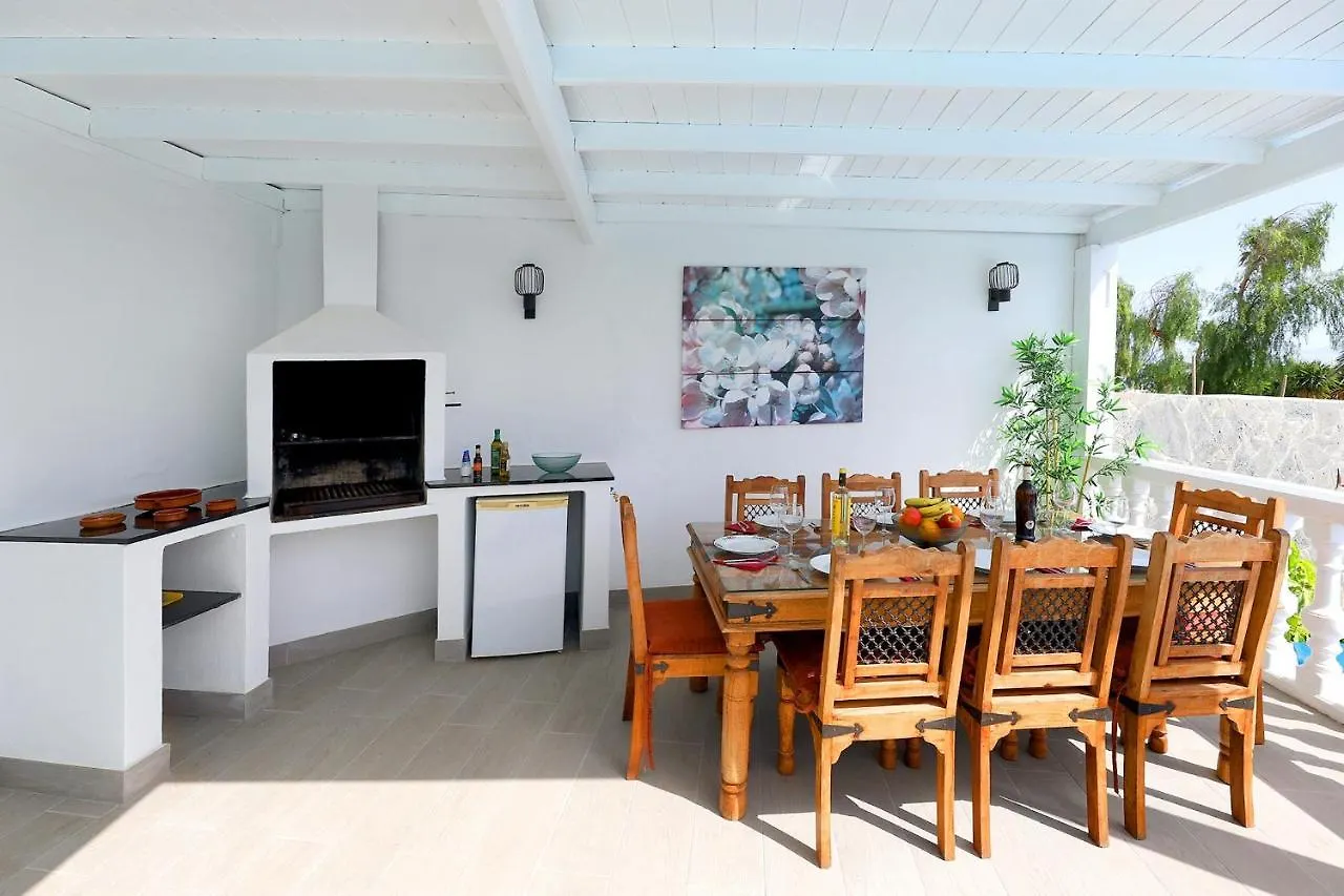 Graceful Puerto Del Carmen Villa 5 Bedrooms Villa Vega Del Carmen Distant Sea Views 0*, 푸에르토 델 카르멘 스페인