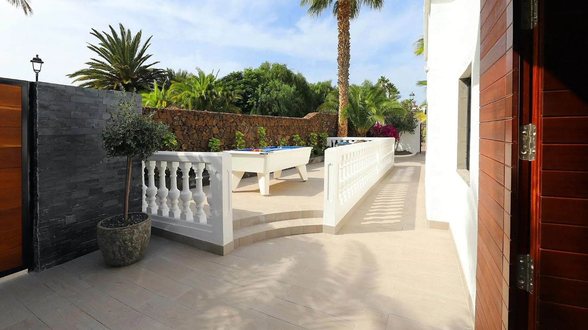 Graceful Puerto Del Carmen Villa 5 Bedrooms Villa Vega Del Carmen Distant Sea Views 0*, 푸에르토 델 카르멘 스페인