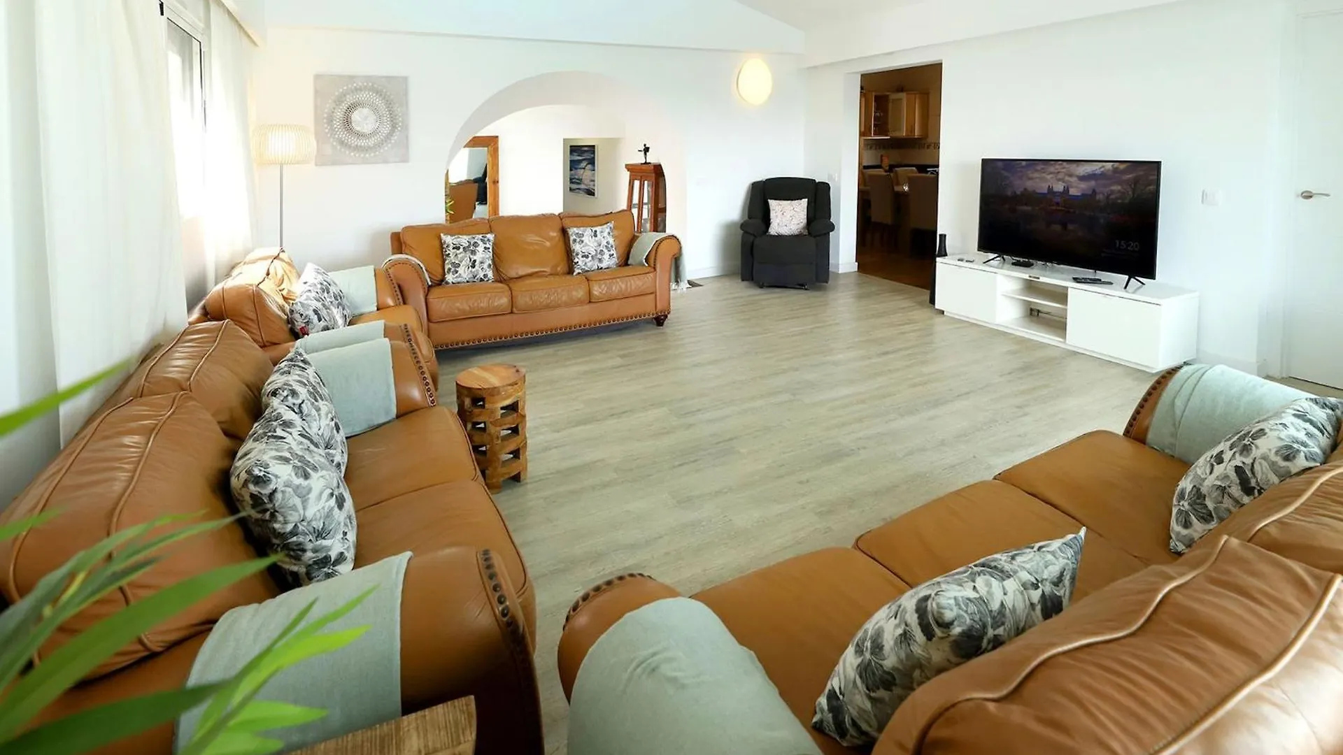 Graceful Puerto Del Carmen Villa 5 Bedrooms Villa Vega Del Carmen Distant Sea Views  푸에르토 델 카르멘