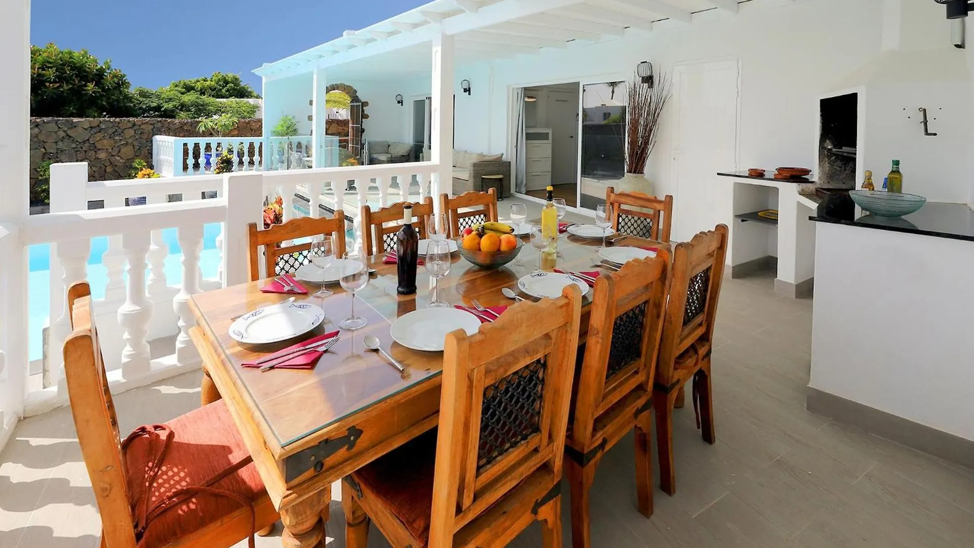 Graceful Puerto Del Carmen Villa 5 Bedrooms Villa Vega Del Carmen Distant Sea Views  푸에르토 델 카르멘